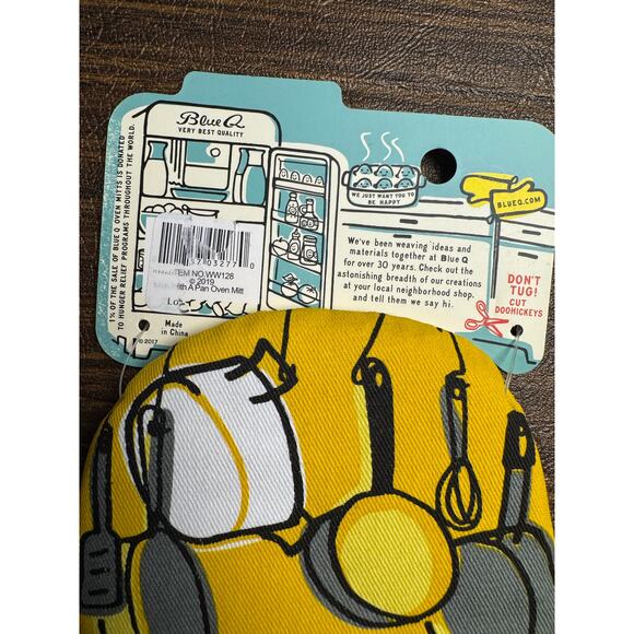 NWT Blue Q His & Hers Couple Set of 2 Hand Oven Mittens Retro Graphics Gift - Picture 3 of 5